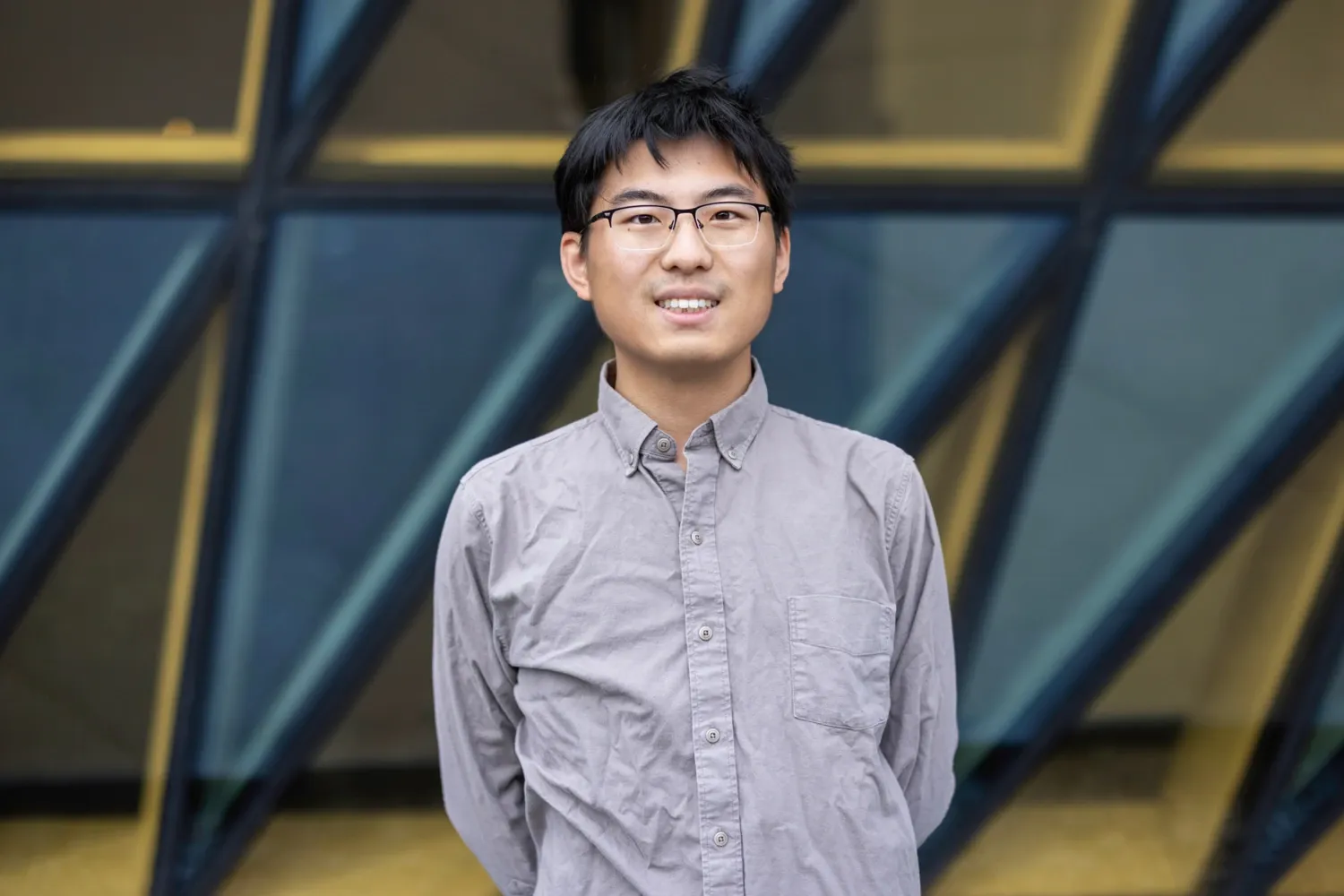 Portrait photo in front of Aula Medica of one of the digital student ambassadors for KI’s English-taught programmes for the academic year 2025–2026.